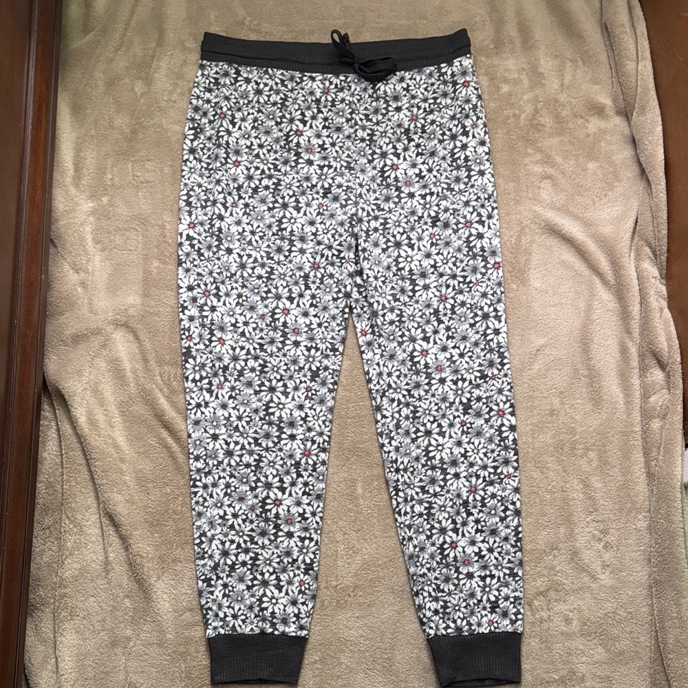 Large - Secret Treasures Black and White Floral Pajama Pants